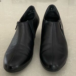 Women’s Munro elegant black leather booties, last #4432